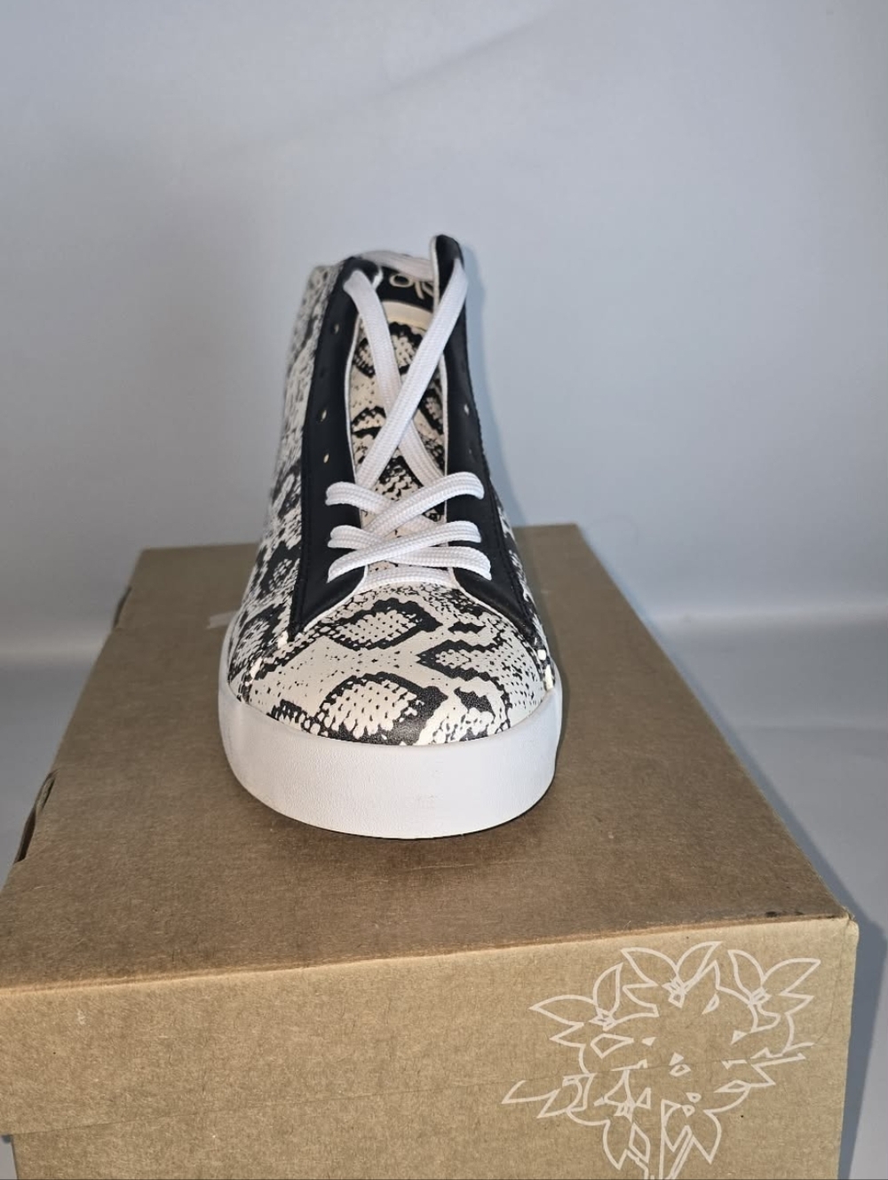 OTBT HOLOGRAM High Top Sneakers - Black - US 7 - Picture 6 of 9